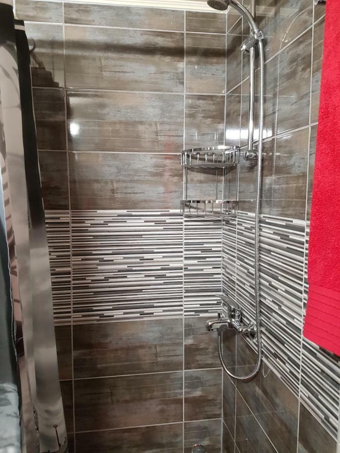 Betty'S Central Apartment أليكسانثيربوليس المظهر الخارجي الصورة