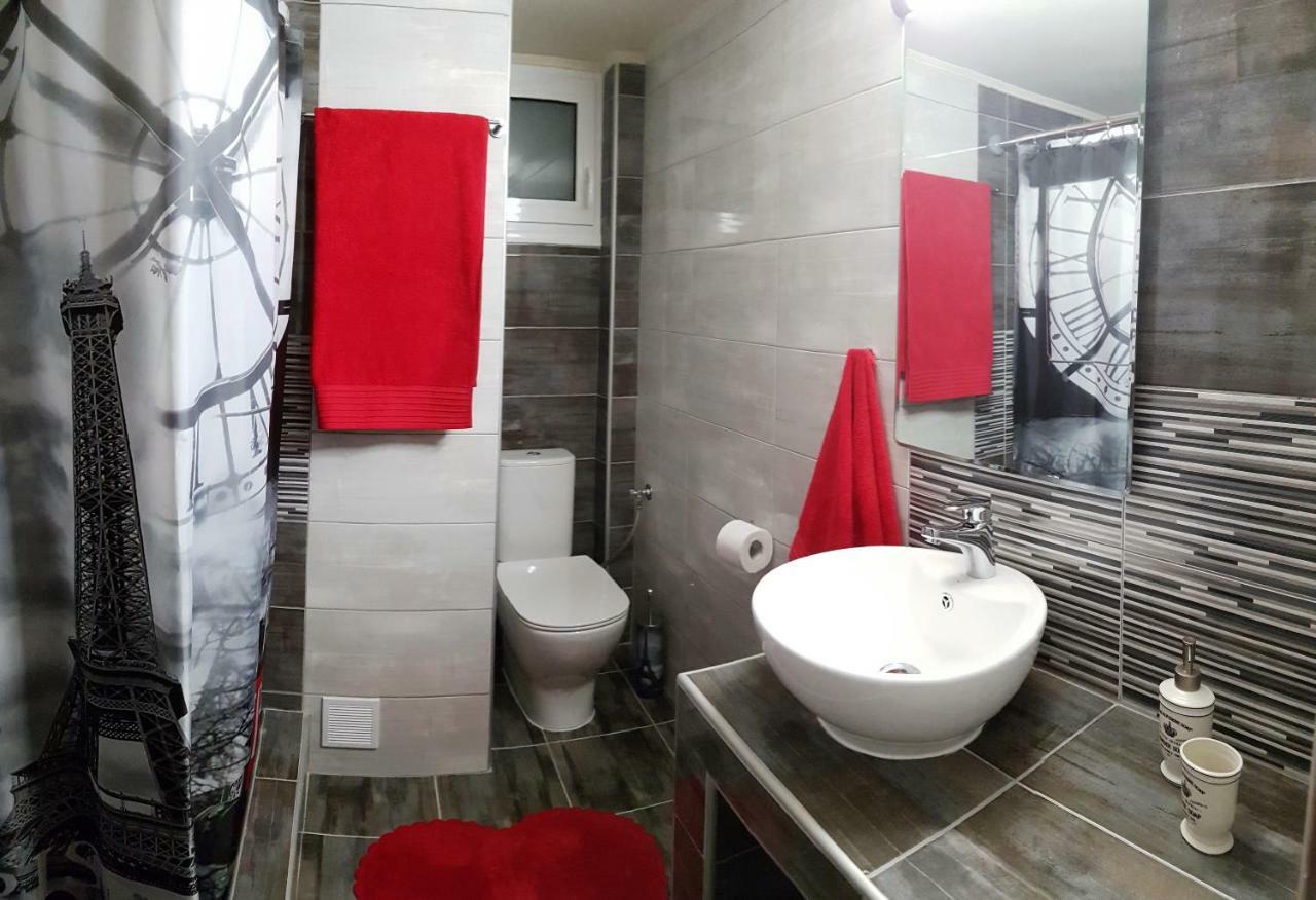 Betty'S Central Apartment أليكسانثيربوليس المظهر الخارجي الصورة